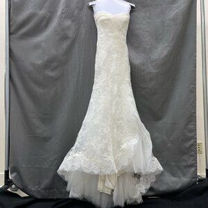 Monique Lhuiller 2012 Lace Mermaid Wedding Gown